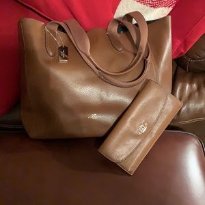 Brown coach shoulder tote
